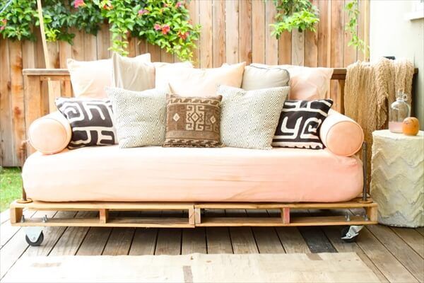 pallet-daybed