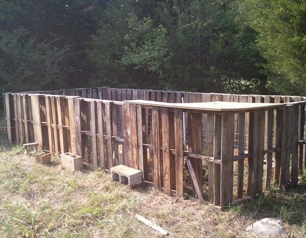 pallet fence for goat, chickens