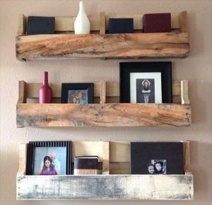 28 Pallet Shelves for Your Home Walls