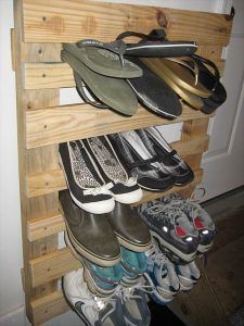 Pallet Wood-Redone to Create a Shoe Rack