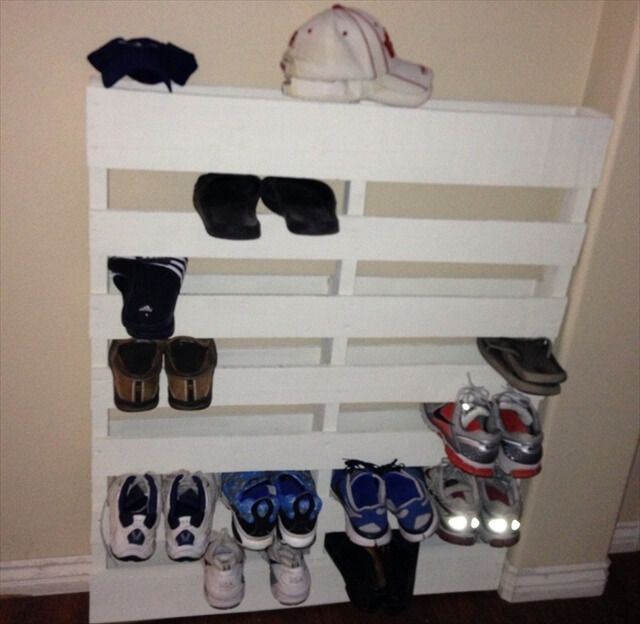 shoe rack out of pallet