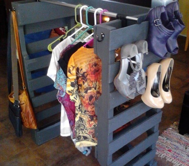 Build a DIY pallet shoe rack 