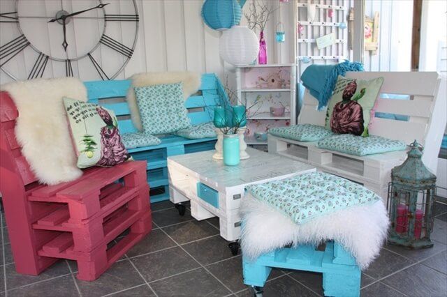 pallet table and chairs