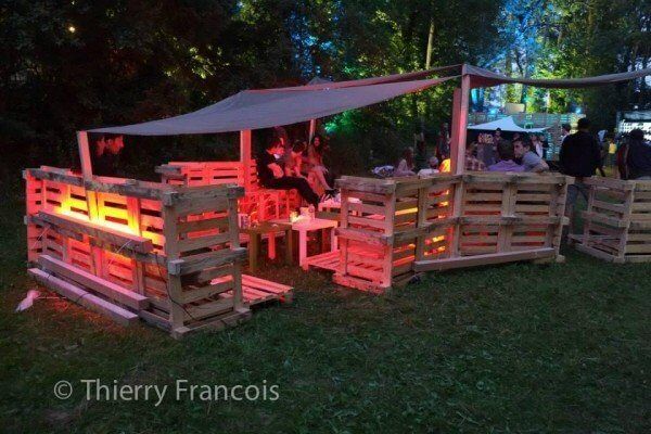 pallet cocktail bar in outdoor