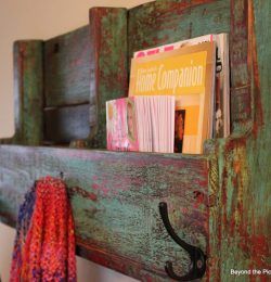 DIY Pallet Wooden Bookshelf