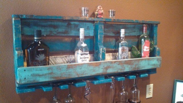 DIY Old Pallet Wine Rack