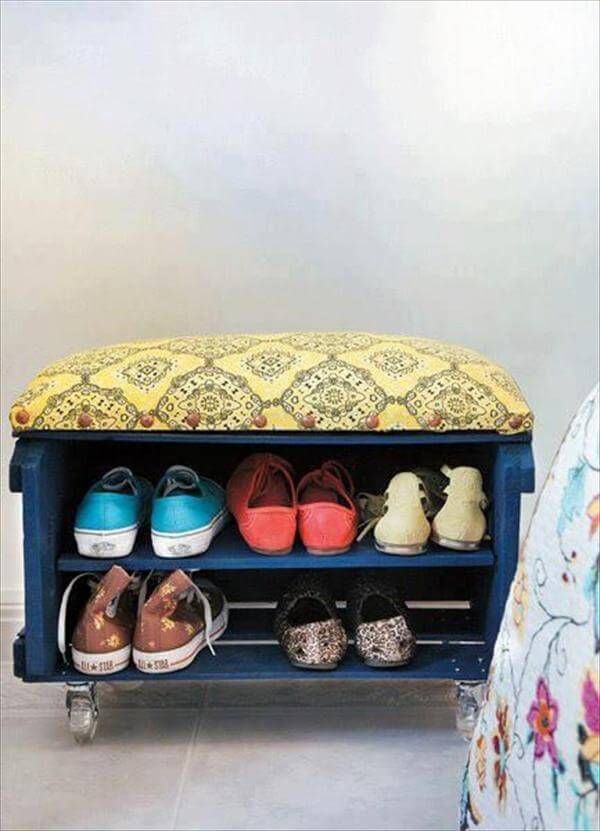 shoes rack with recycled pallet