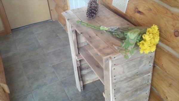 repurposed pallet entry table
