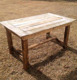 recycled pallet table