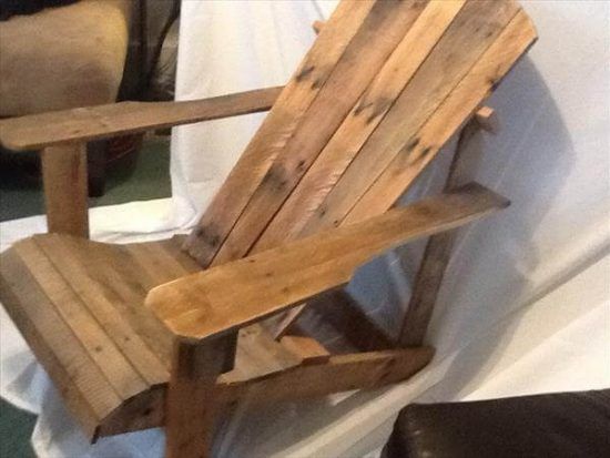 Pallet Adirondack Chair 5 550x413 