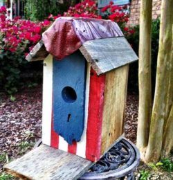 pallet birdhouse
