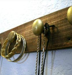 diy pallet jewelry rack