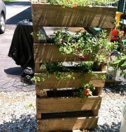 upcycled pallet planter