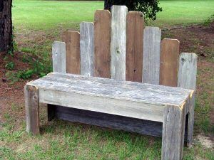 DIY Pallet Garden Bench