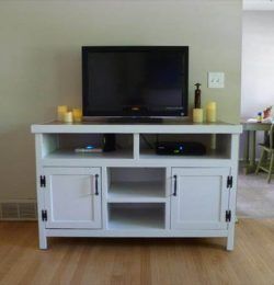 reclaimed pallet media console and TV stand