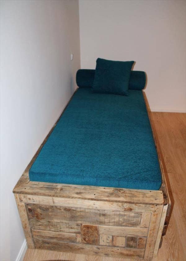 repurposed pallet cushioned pallet bed