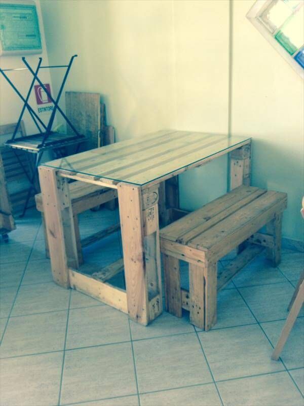 recycled pallet desk and table