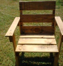 upcycled pallet patio chair