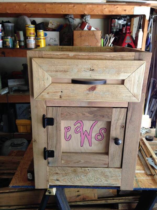 upcycled pallet nightstand