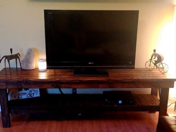 upcycled pallet media console and TV stand