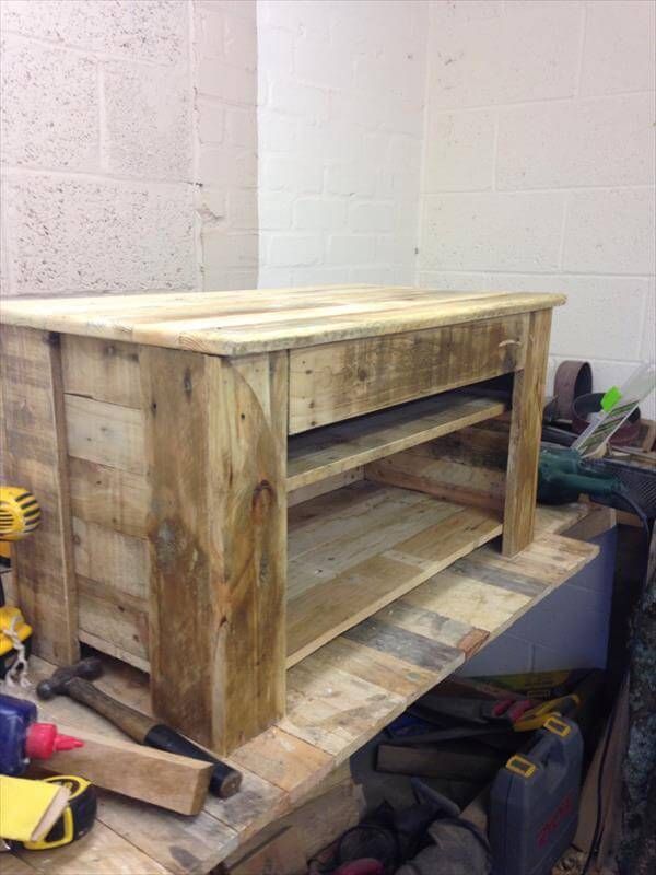 reclaimed pallet media console and TV stand