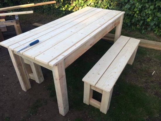DIY Pallet Farmhouse Table – Patio Table