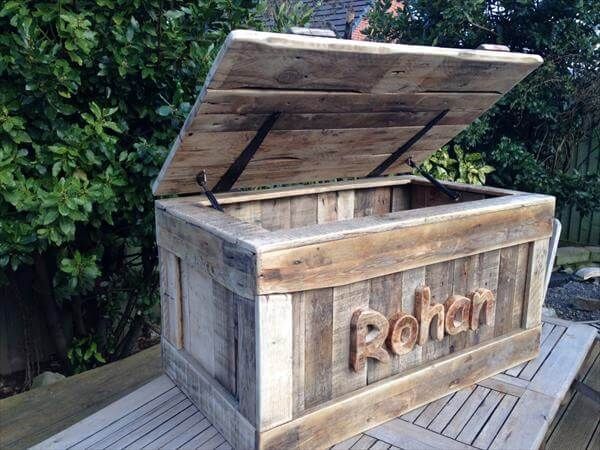 rustic yet sturdy pallet chest