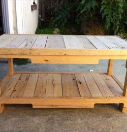recycled pallet coffee table with 2 levels