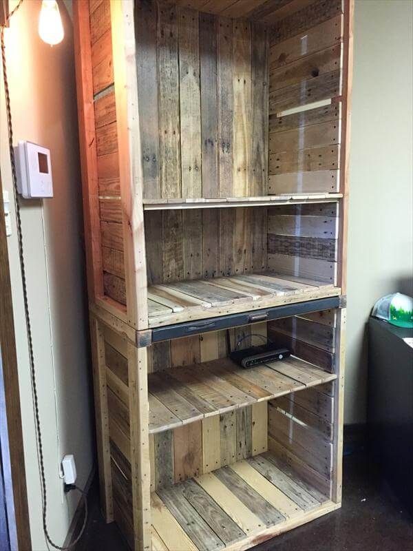 recycled pallet bookcase