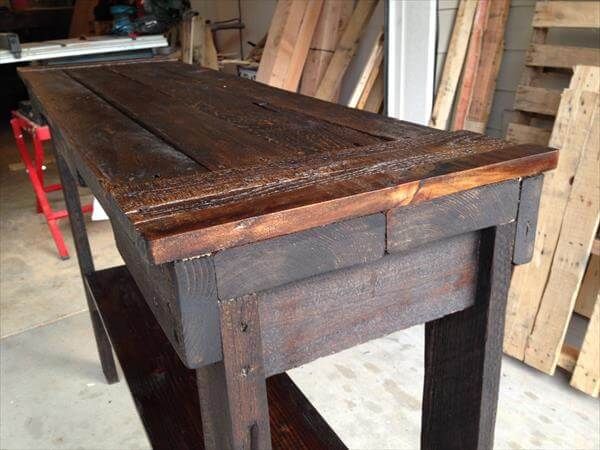 reclaimed pallet sofa and entry table