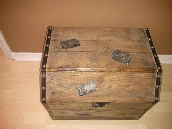 reclaimed pallet treasure chest and keepsake box