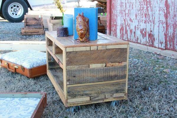 upcycled pallet wood rollnig coffee table