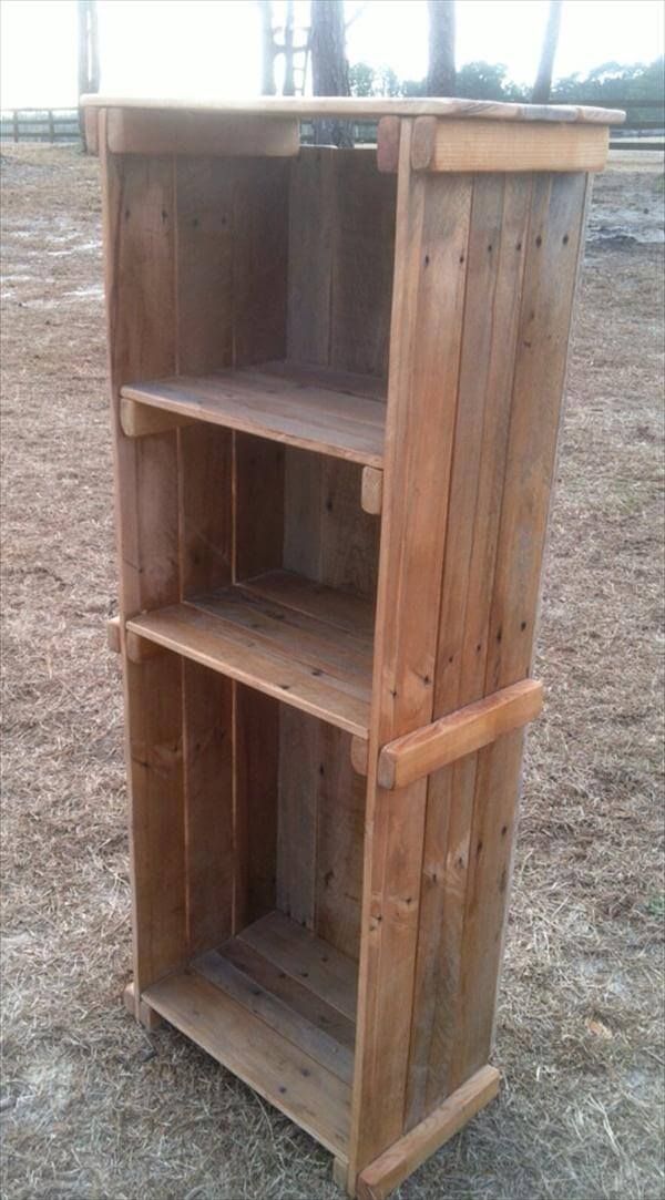 recycled pallet bookshelf and decorative display unit