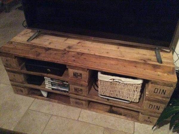 diy pallet TV stand with shelving 