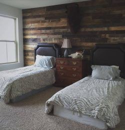 recycled pallet wood wall