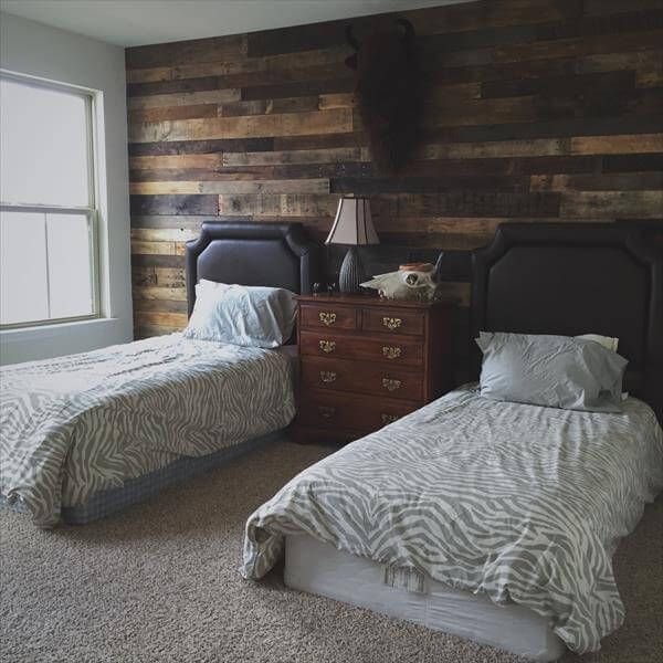 recycled pallet wood wall