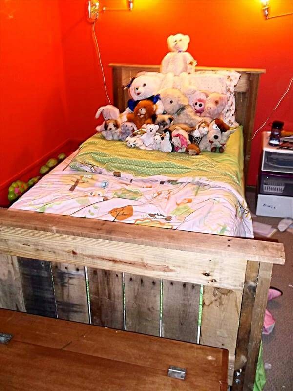 recycled pallet farmhouse style bed