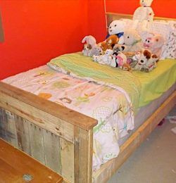 repurposed pallet toddler farmhouse style bench