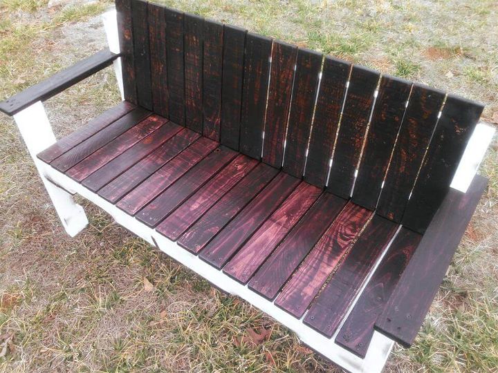 Reclaimed pallet porch bench 