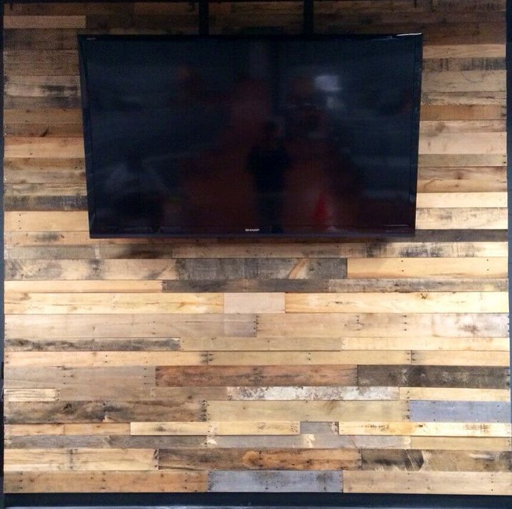 Reclaimed pallet accent wall