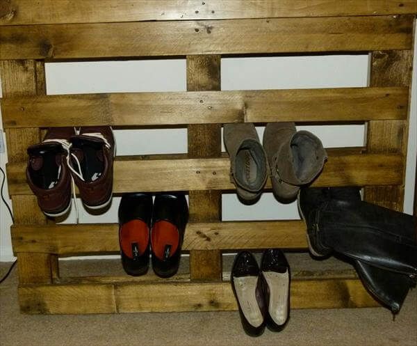 Reshaped pallet shoe rack