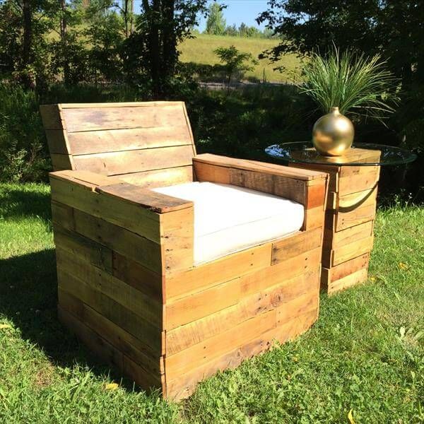 upcycled pallet beefy outdoor chair