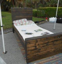 recycled pallet twin bed