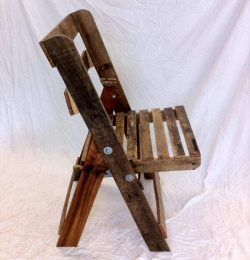 reclaimed pallet folding chair