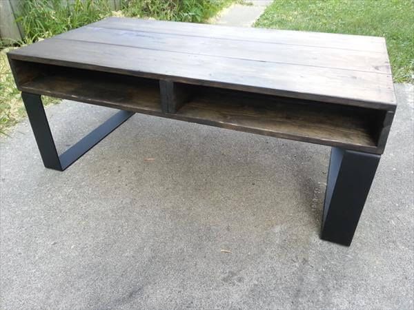 Recycled pallet rustic style coffee table