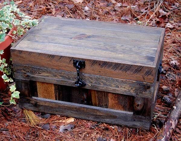 upcycled pallet toy box and hope chest