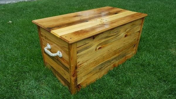 recycled pallet wood storage chest