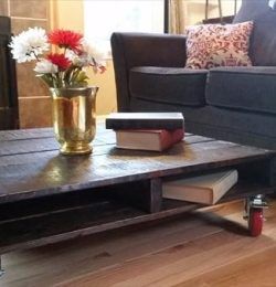diy wooden pallet retro styled coffee table with wheels