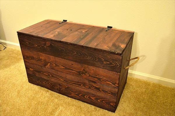 repurposed pallet chest with rope handles
