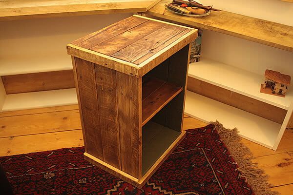side table made of pallets